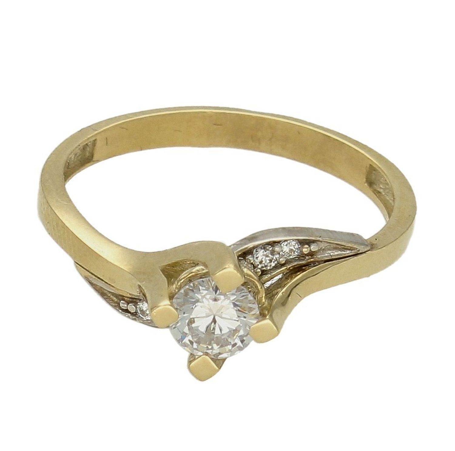 Złoty pierścionek zaręczynowy Wyraz miłości pr333 PI 2108 333. Ponadczasowy wzór, w którym błyszczący kamień został pięknie oprawiony szlachetnym złotem. Na prezent (1).jpg